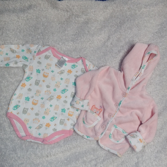 5 for $10 Little Beginnings Longsleeve Onsie &
Plush Button Up Sweater 6-9 - Picture 1 of 4